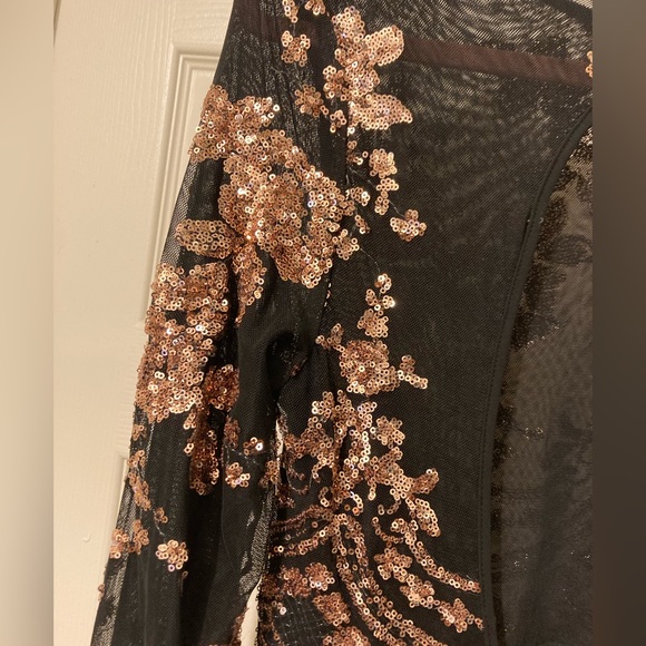 Formal dress, open back - Picture 5 of 5